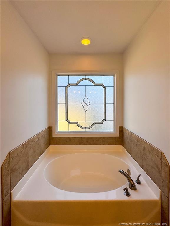 Building Photo - 142 Crestwood Ln