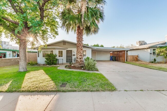 Primary Photo - Charming Updated 3 Bed/2 Bath Home in North Central Phoenix