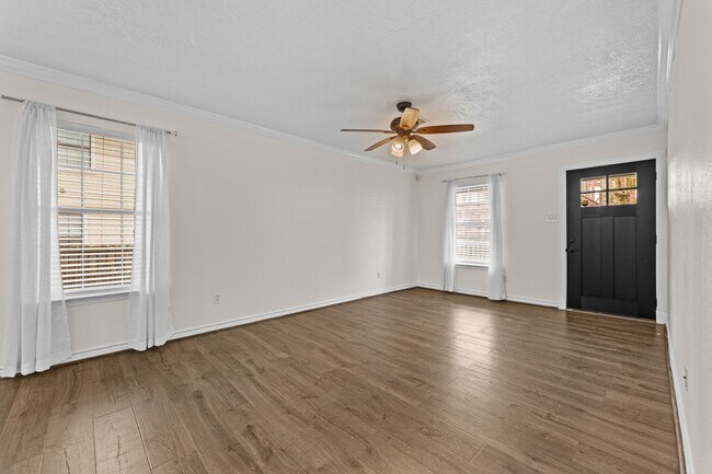 Building Photo - 842 E 29th St