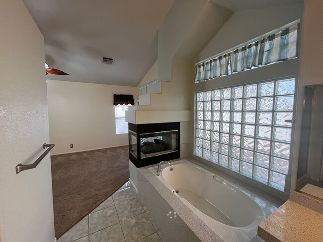 Building Photo - Single story home with pool