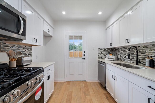 Building Photo - 4904 Hawk Cove