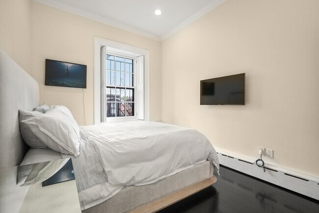 Building Photo - 285 Clarendon St