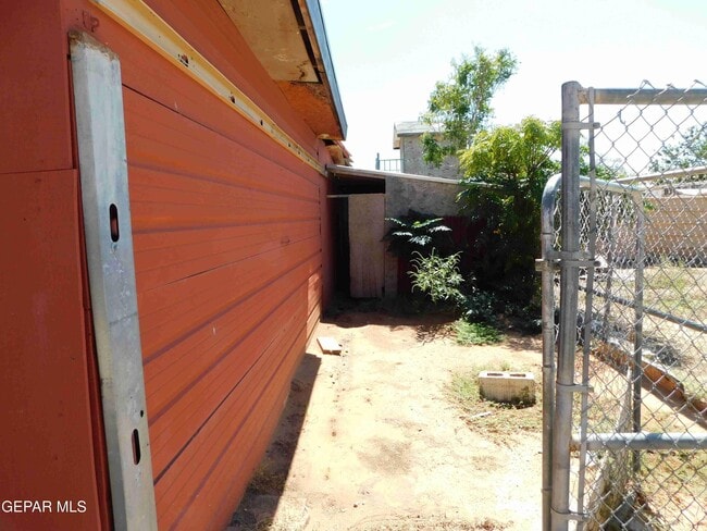 Building Photo - 14936 Karen Kay Dr