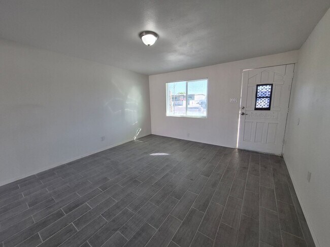 Building Photo - 3 Bedroom 1 Bath House