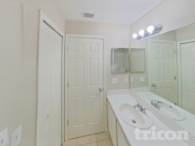 Building Photo - 11813 Brenford Crest Dr