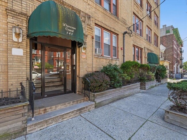Building Photo - 141 Duncan Ave