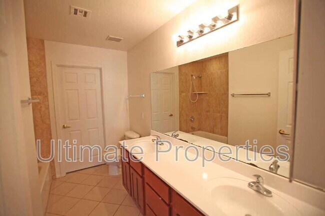 Building Photo - 1505 E Sahuaro Dr