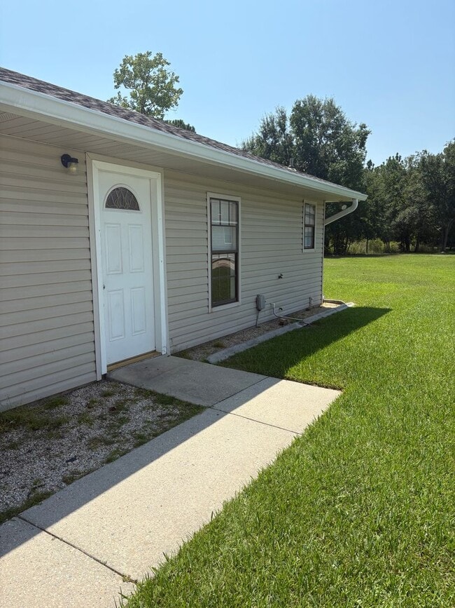 Building Photo - Waveland Duplex