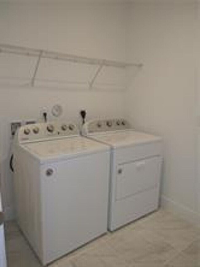 Building Photo - 1851 Sandpiper Pointe Pl