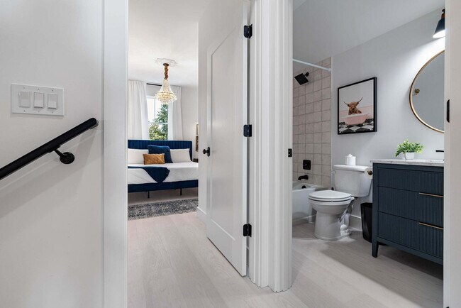 Building Photo - 28 W Castillo Dr