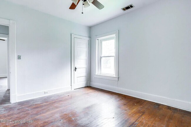 Building Photo - 2158 Sherwood Ave