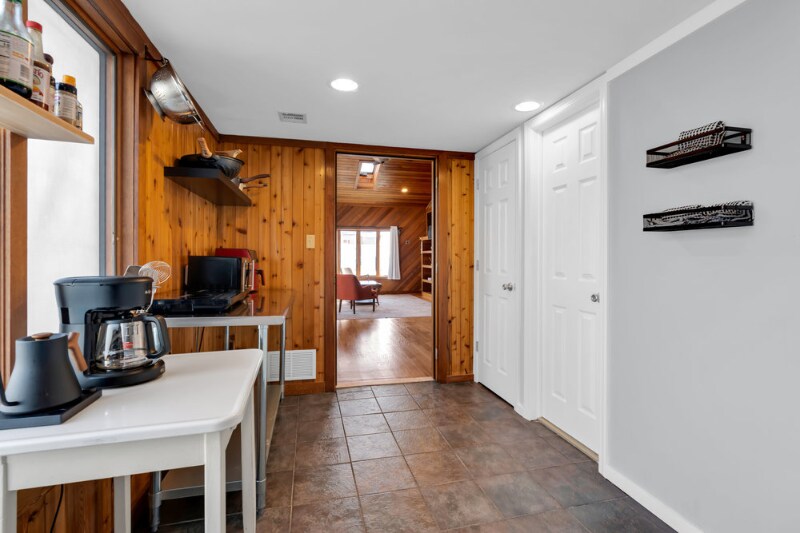 Building Photo - 51 Laurel Ave