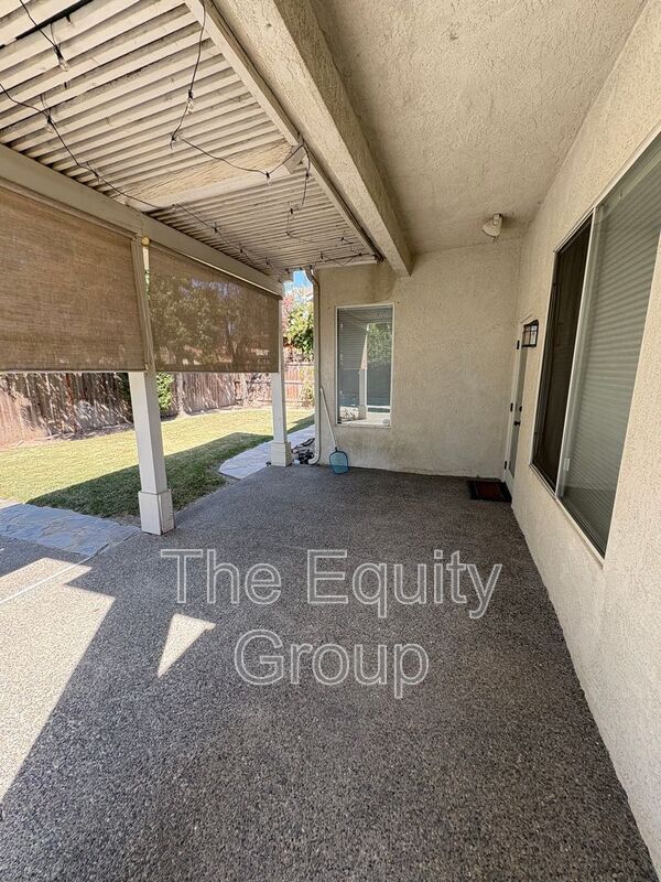 Building Photo - 2511 S Peppertree St