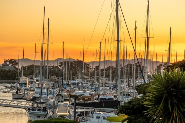 Building Photo - Breathtaking Bay, Lagoon, Marina & Sunset ...