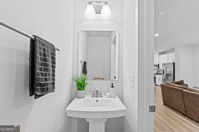 Building Photo - 205 Climbing Ivy Cir