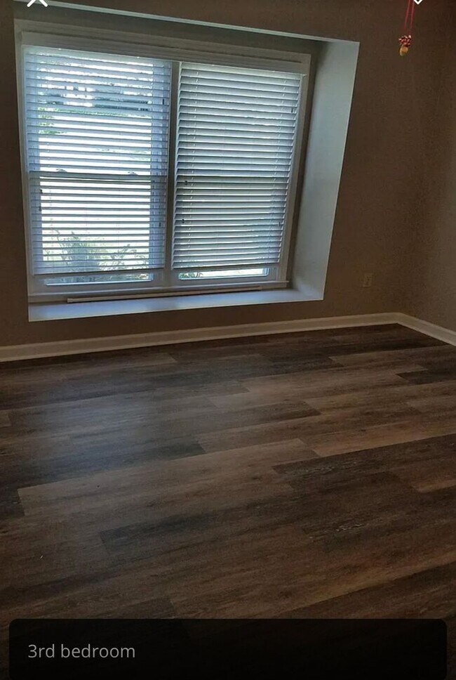 Building Photo - Knoxville 37922 - Available June 1st! 3 bedroom, 2 bath home - Contact Susan Niedergeses 865-300-...