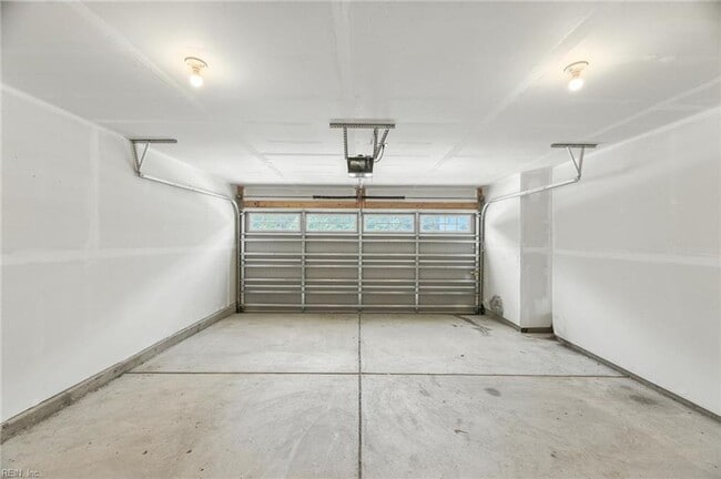 Building Photo - Newer Townhouse for lease