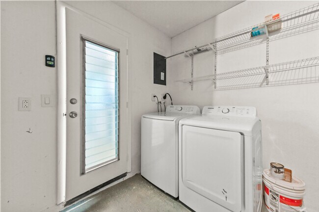 Building Photo - 717 SW 16th St