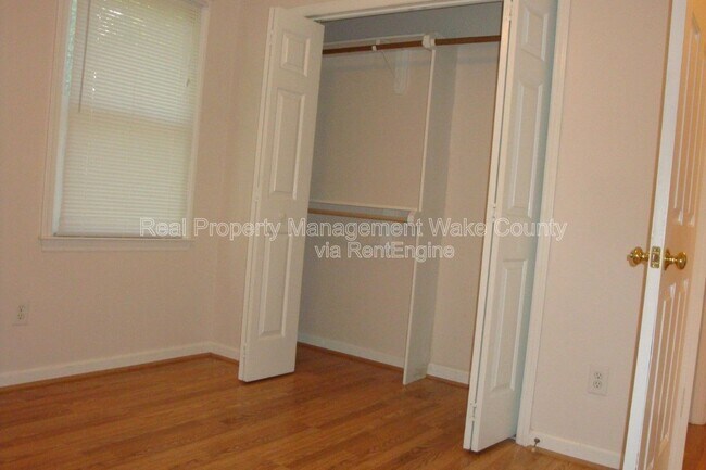 Building Photo - 2912 Isabella Dr