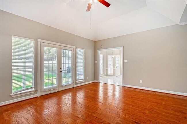 Building Photo - 8311 Mentmore Dr