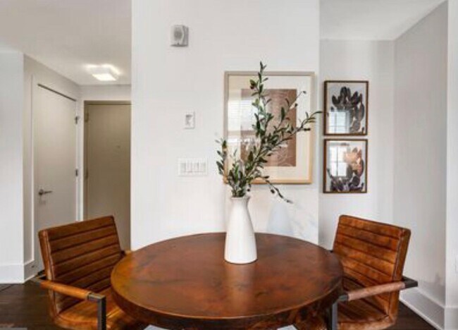 Building Photo - Luxury Loft in historic setting