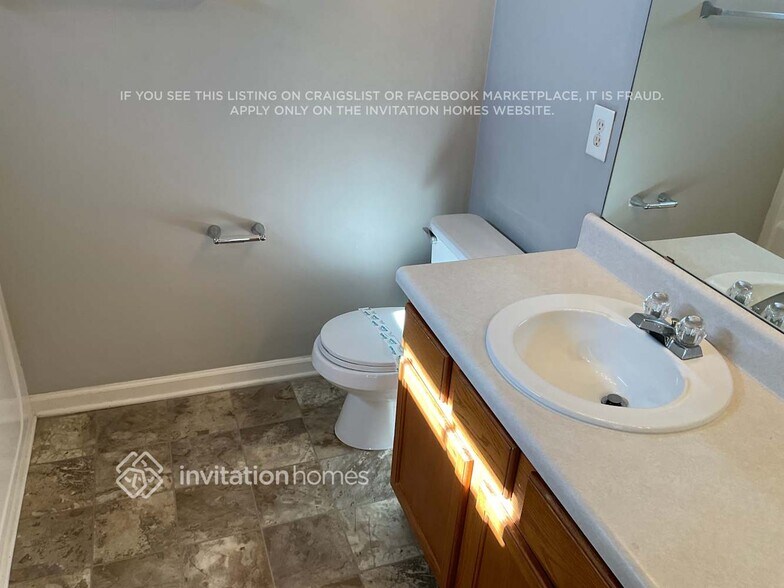 Building Photo - 10729 Glenluce Ave