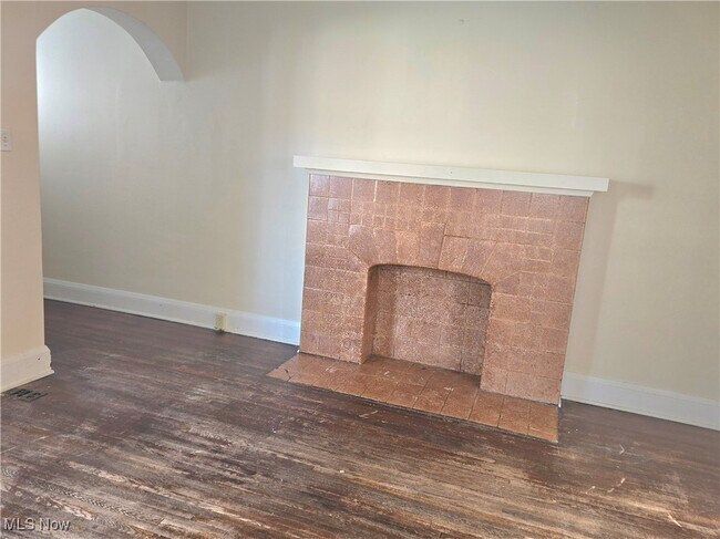 Building Photo - 1617 Maple Ave