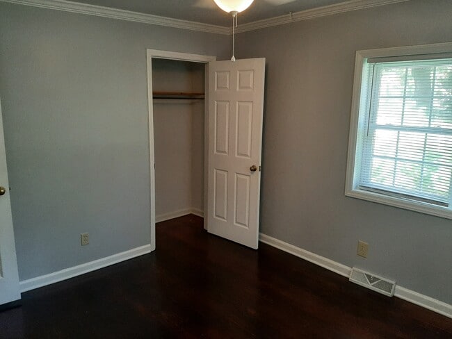 Building Photo - 609 Pearson Dr