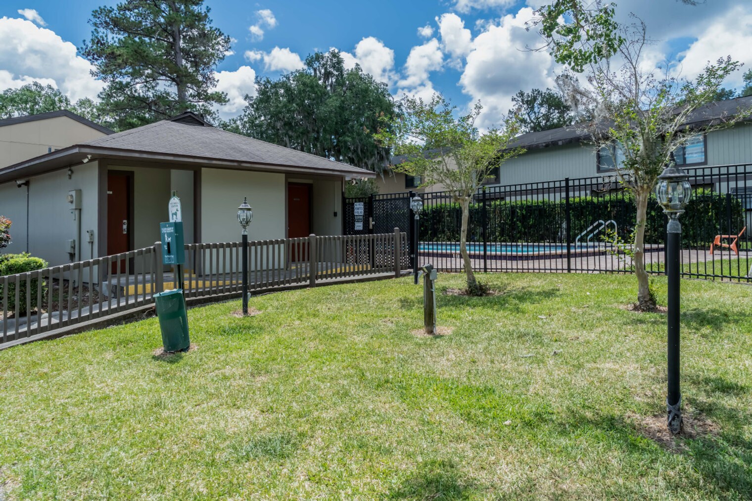 Building Photo - 2300 SW 43rd St