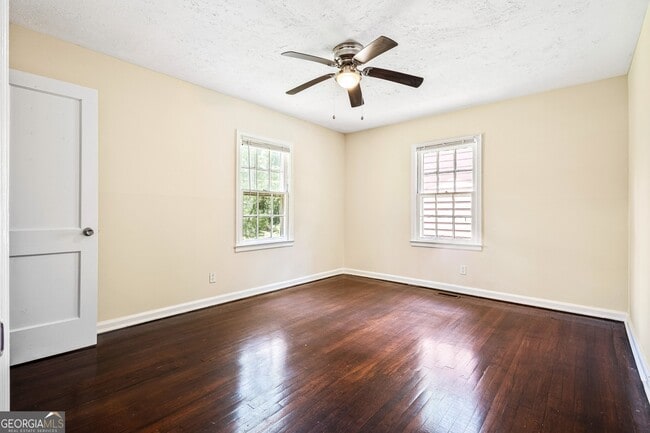 Building Photo - 4150 Hanes Dr