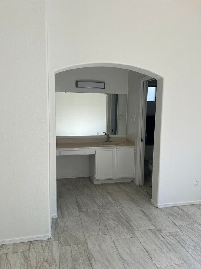 Building Photo - 7277 W Maple Ridge Dr