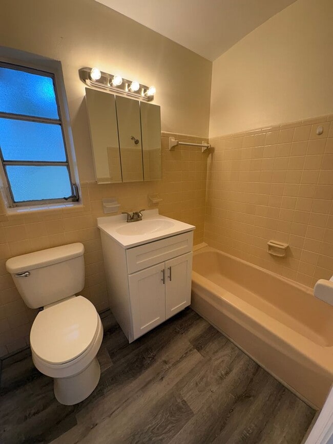 Building Photo - Totally Remodeled Deltona Beauty