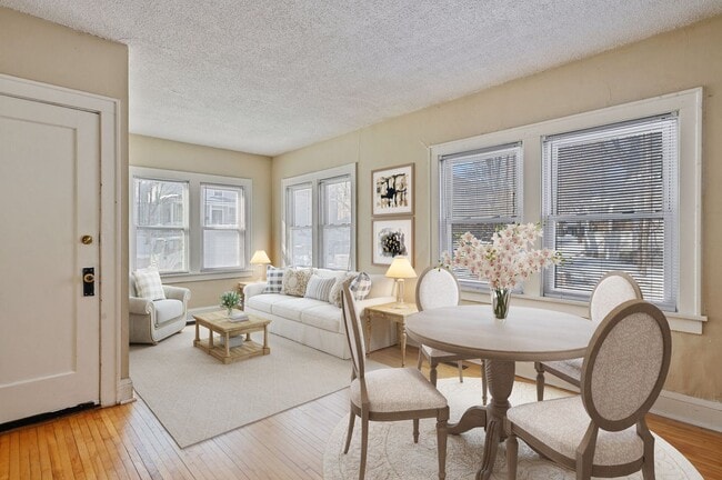 Primary Photo - 240 N Irving Ave