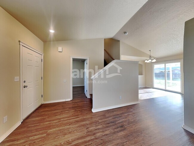 Building Photo - 956 S Wild Yucca Ave