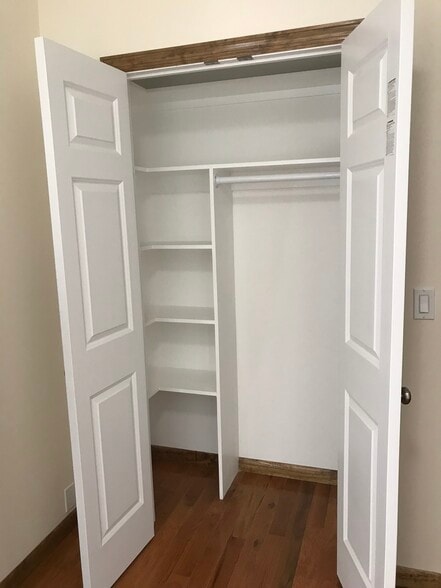 Building Photo - 405 W 263rd St