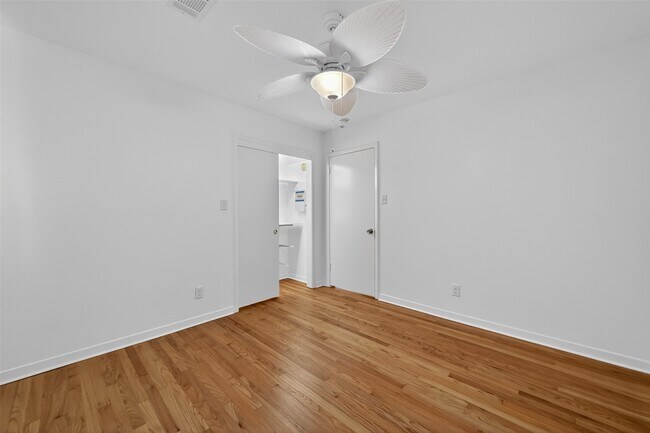Building Photo - 8210 Edgemoor Dr