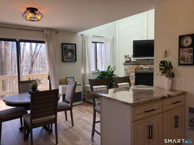 Building Photo - 355 Ledge Dr