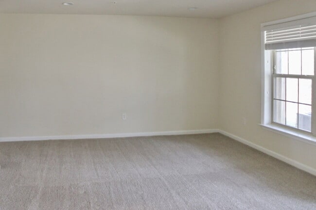 Building Photo - 15200 Lady Lauren Ln