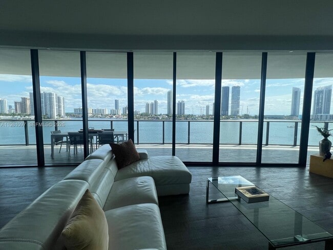 Building Photo - 5500 Island Estates Dr