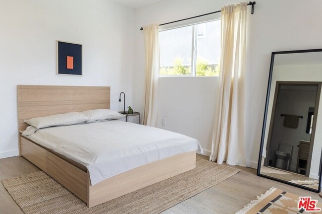 Building Photo - 623 Mariposa Ave