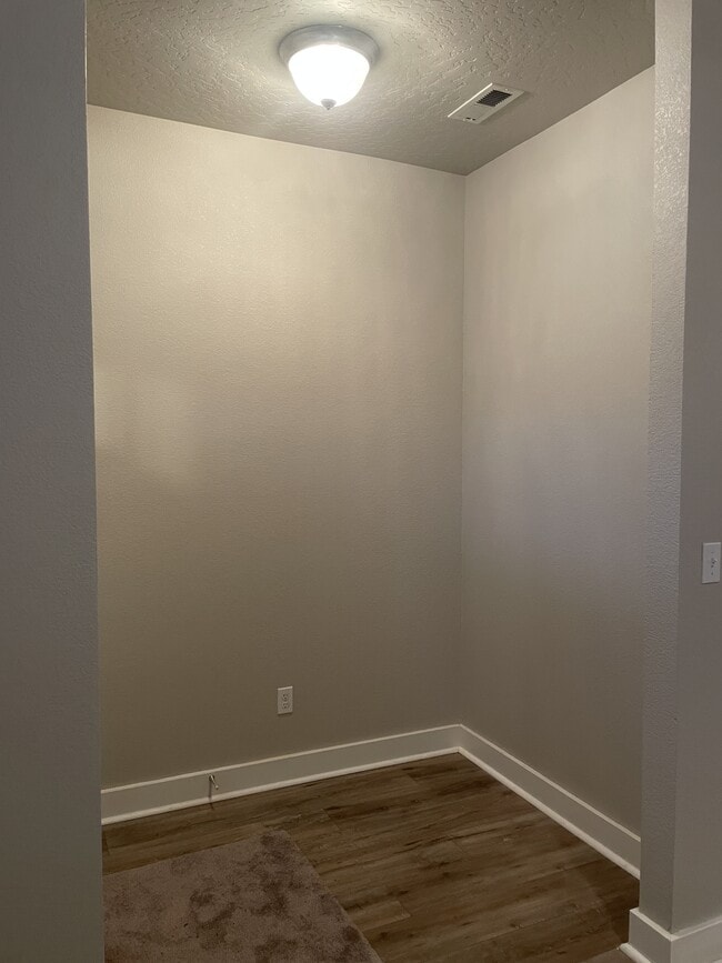 Building Photo - 447 N Baxter Way