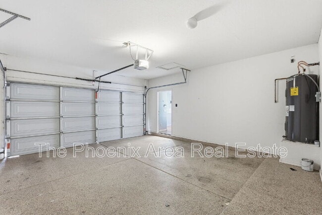 Building Photo - 534 E Bartlett Way