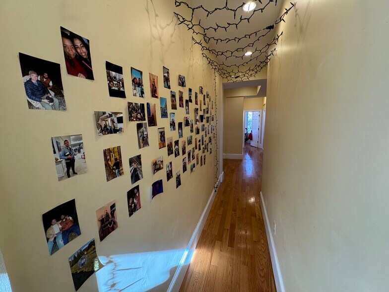 Building Photo - 208 Holland St