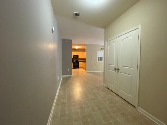 Building Photo - reinb190