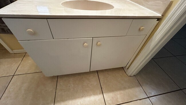 Building Photo - SPECIAL $500 off 1st Months' Rent-Charming Single-Family Home for Rent in Lehigh Acres