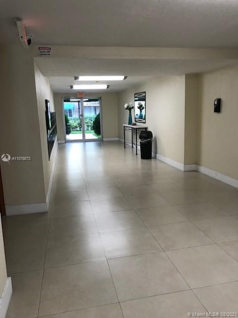 Building Photo - 9360 Fontainebleau Blvd