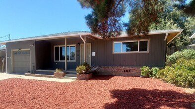 Building Photo - Single story 4/2 with a large backyard clo...