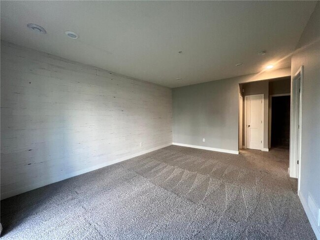 Building Photo - 7262 Alvarado Ln N
