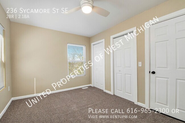 Building Photo - 236 Sycamore St SE