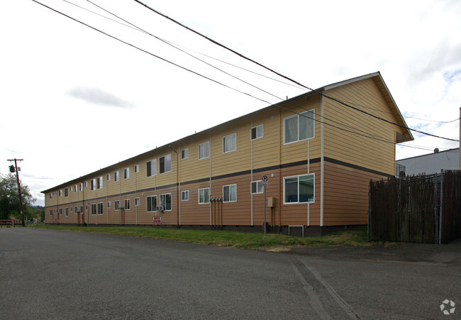 Building Photo - Royal Manor Apartments